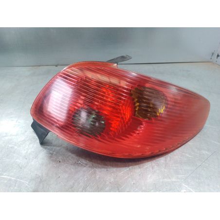 LAMPA TYLNA PRAWA PEUGEOT 206 1.4 2004 1 