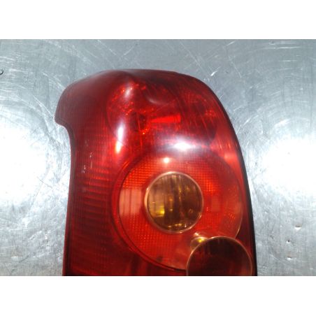 LAMPA TYLNA LEWA TOYOTA AVENSIS II T25 2.0 D4D 2003 1 