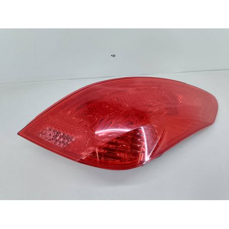 LAMPA TYLNA PRAWA PEUGEOT 308 1.6 VTI 2010 69 000 1 