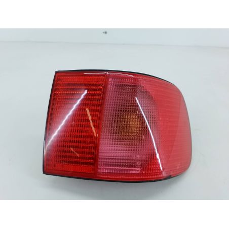 LAMPA TYLNA PRAWA AUDI A8 D2 2.5 TDI 150KM 2.5 TDI 150KM 1999 4D0945096 1 