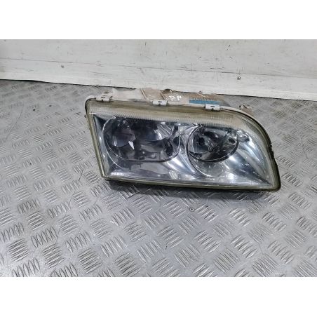 LAMPA PRZÓD PRAWA VOLVO V40 ( 95-04 )