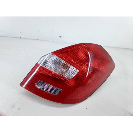 LAMPA TYLNA PRAWA SKODA FABIA II